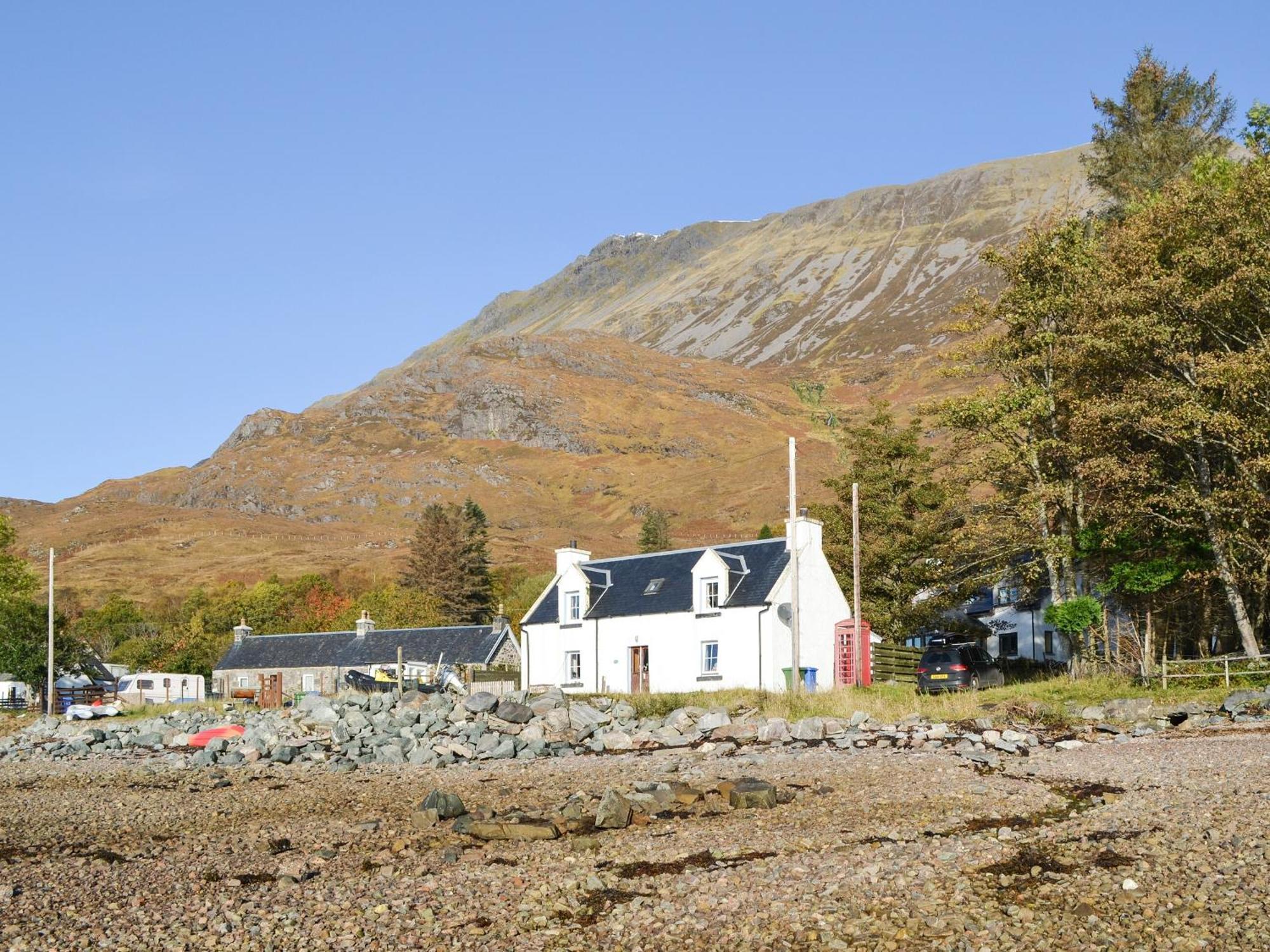 Shore Cottage Arnisdale Exterior photo
